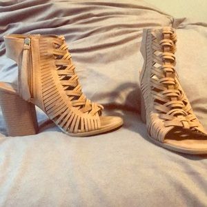 Dolce Vita tan chunky heel open toe sandals. Sz 10